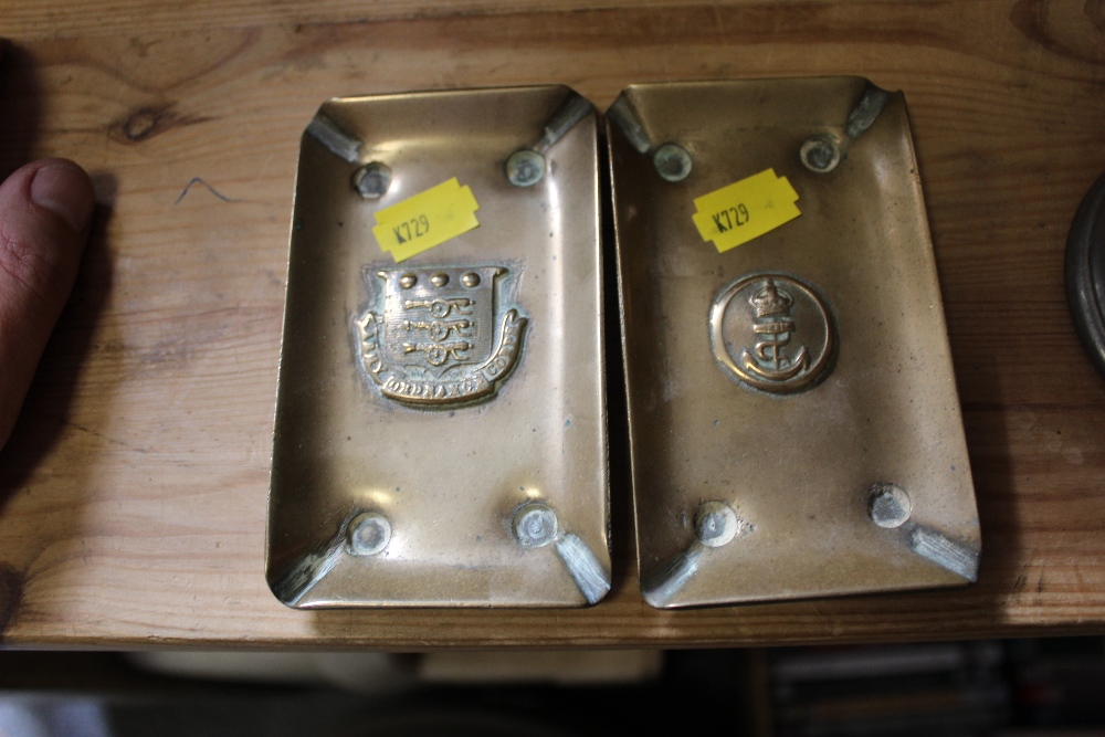 FOUR ITEMS OF MILITARY RELATED METALWARE - Image 4 of 4
