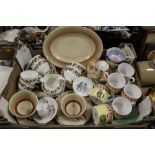 A TRAY OF CERAMICS TO INCLUDE WEDGWOOD TEAWARE AND SUSIE COOPER ETC