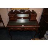 AN EDWARDIAN MAHOGANY LADIES DESK W-91 CM