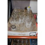 A TRAY OF GLASSWARE TO INCLUDE VINTAGE BABYSHAM GLASSES AND A DECANTER