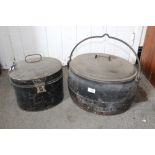 A LARGE ANTIQUE LIDDED STOVE POT TOGETHER WITH A METAL HAT BOX