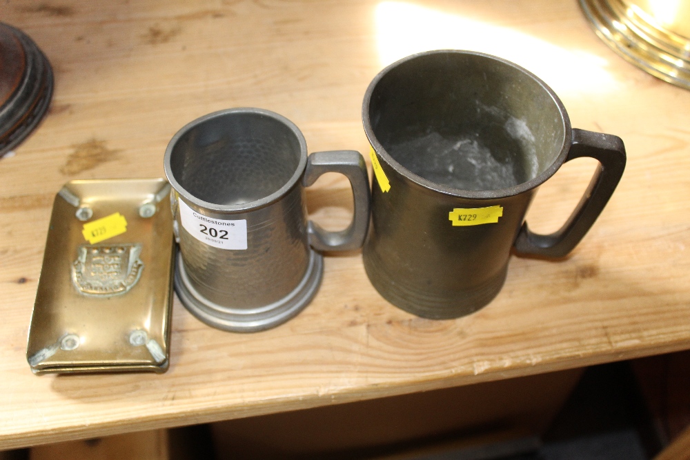 FOUR ITEMS OF MILITARY RELATED METALWARE