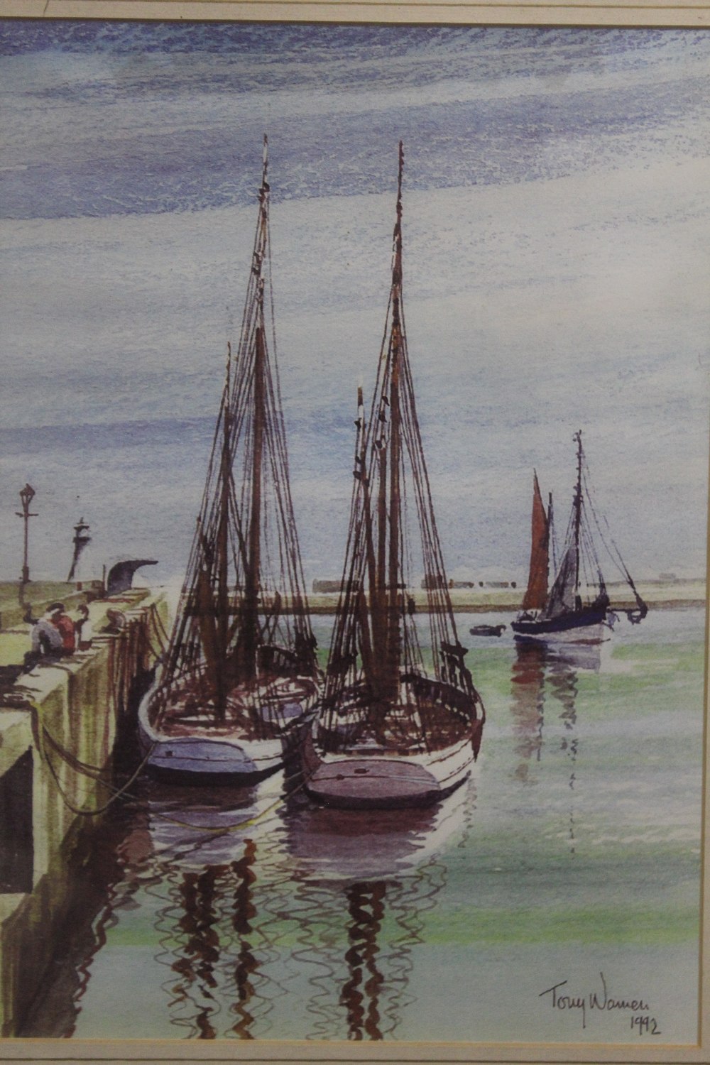 A FRAMED AND GLAZED PRINT OF SAIL BOATS MOORED IN A HARBOUR, BY TONY WARREN 1992, OVERALL HEIGHT