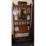AN ANTIQUE OAK AND MIRRORED HAT / COAT STAND H-209 CM