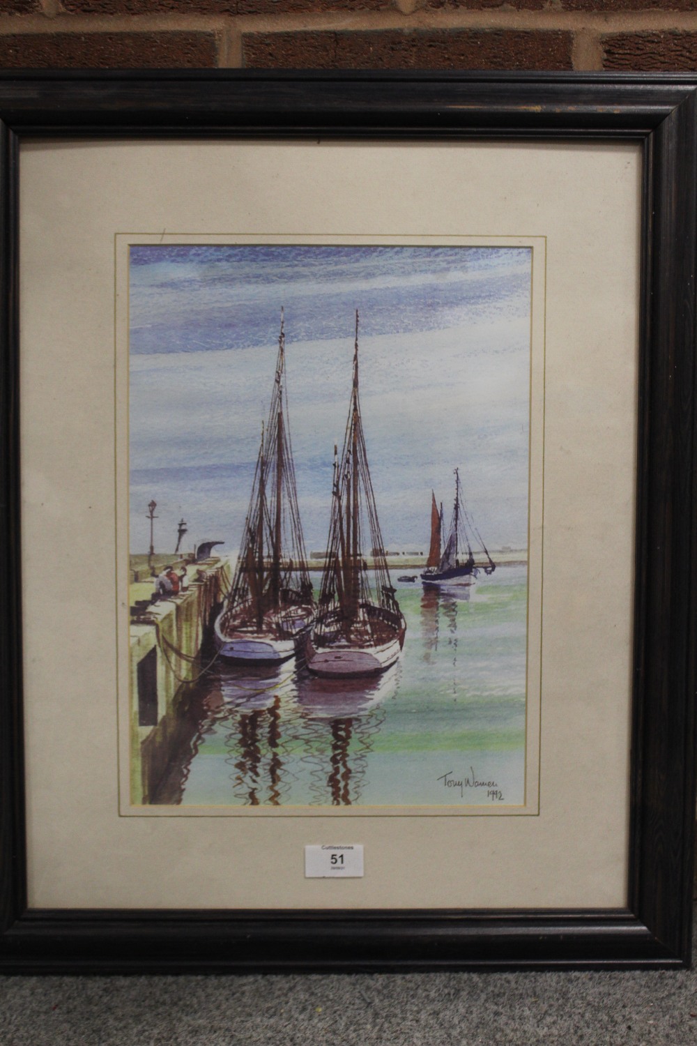 A FRAMED AND GLAZED PRINT OF SAIL BOATS MOORED IN A HARBOUR, BY TONY WARREN 1992, OVERALL HEIGHT - Image 2 of 3