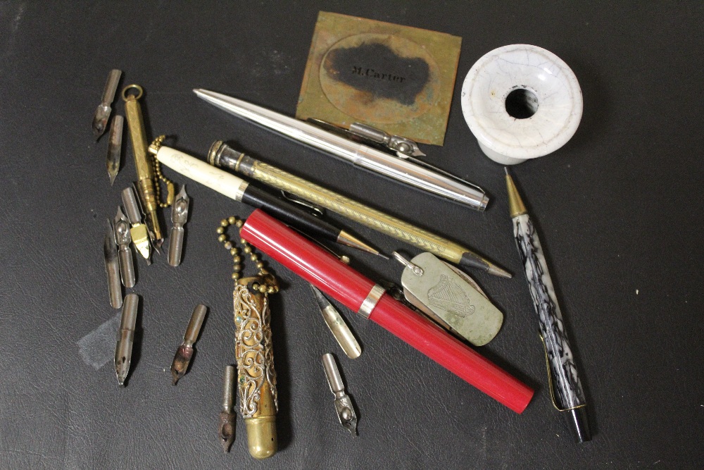 A QUANTITY OF VINTAGE PENS, PROPELLING PENCILS, NIBS, GUINNESS KNIFE ETC.