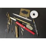 A QUANTITY OF VINTAGE PENS, PROPELLING PENCILS, NIBS, GUINNESS KNIFE ETC.