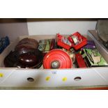 A TRAY OF COLLECTABLES TO INCLUDE PLASTER CHERUBS, METAL SPINNING TOP AND A VINTAGE CASED SINGER