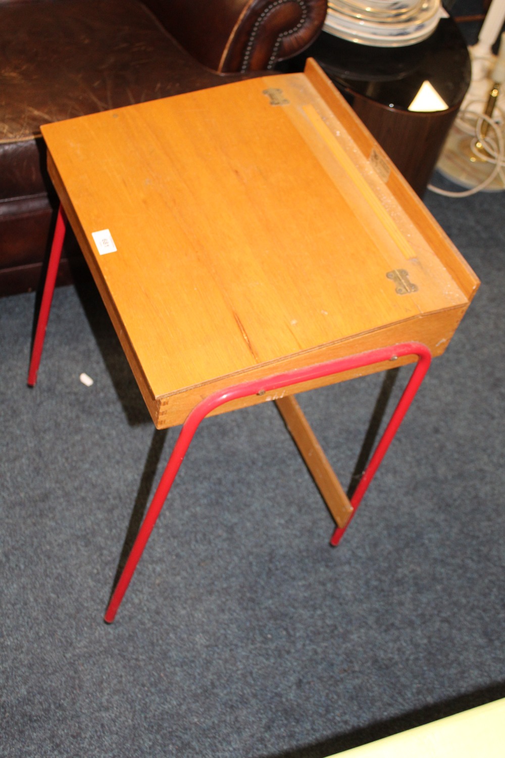 A SMALL CHILDS DESK AND A SMALL TABLE (2) - Image 4 of 5