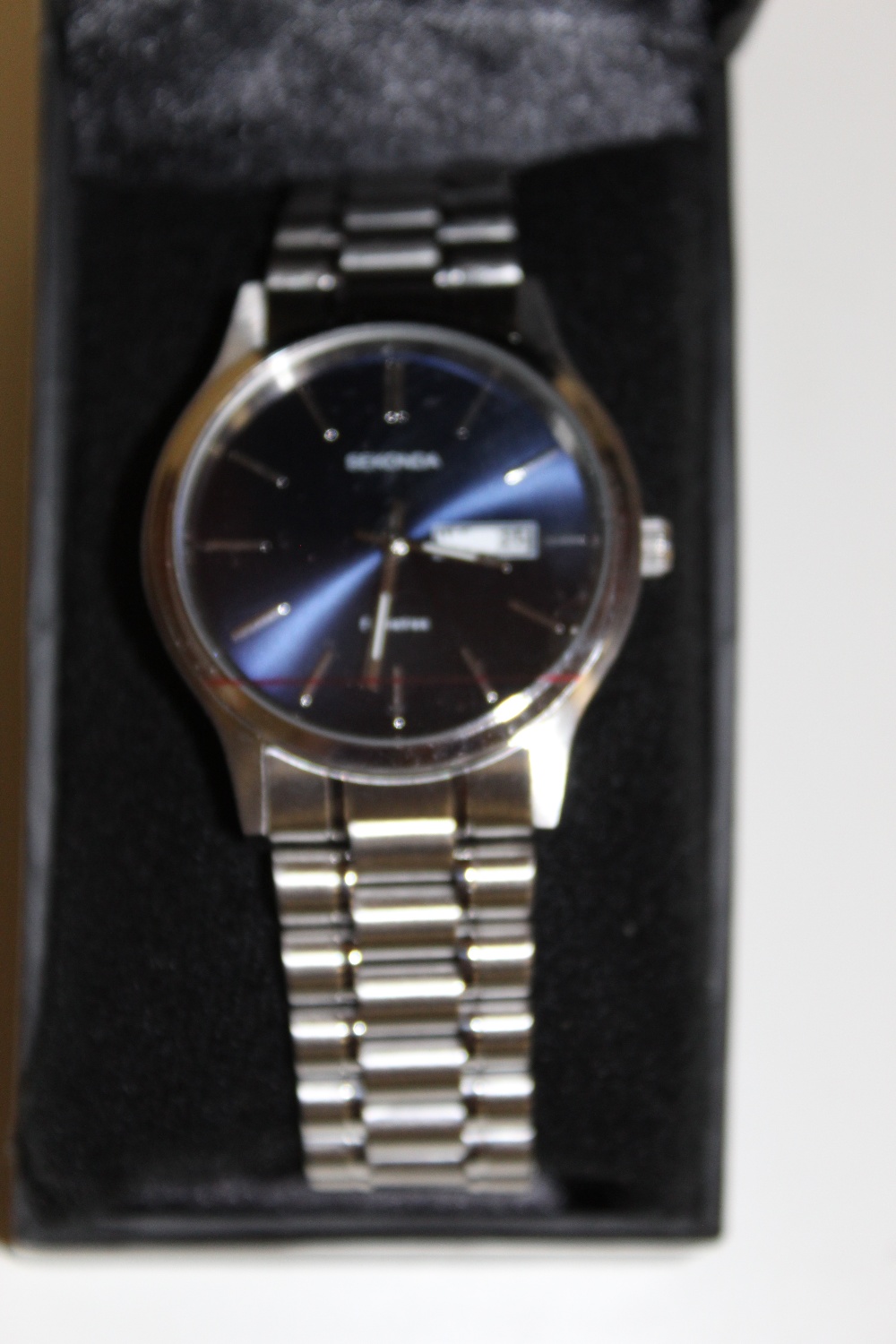 A BOXED SEKONDA DAY DATE WRISTWATCH WITH BLUE DIAL - Image 2 of 2