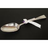 A HALLMARKED SILVER OLD ENGLISH PATTERN TABLE SPOON, LONDON 1781, APPROX WEIGHT 67.1 G