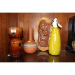 A QUANTITY OF VINTAGE ITEMS TO INCLUDE A POOLE VASE, SIPHON, TERRACOTTA VASE AND A MID CENTURY