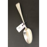 A HALLMARKED SILVER OLD ENGLISH PATTERN TABLE SPOON, LONDON 1811, APPROX WEIGHT 64.8 G