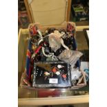 A TRAY OF ASSORTED MODERN COSTUME JEWELLERY TOGETHER WITH A MUSICAL JEWELLERY BOX