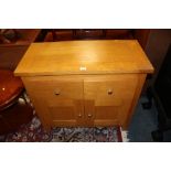 A MODERN LIGHT OAK EFFECT SIDEBOARD W-90 CM