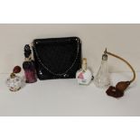 A SMALL COLLECTION OF DRESSING TABLE ITEMS TO INCLUDE ATOMIZERS, EVENING CLUTCH BAG