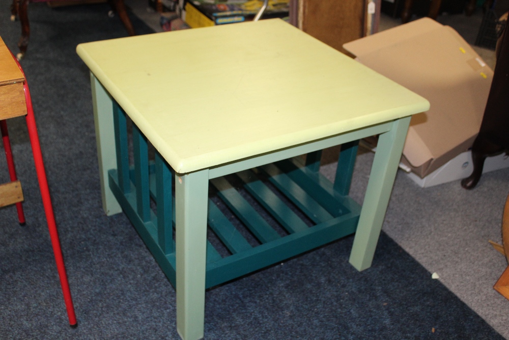 A SMALL CHILDS DESK AND A SMALL TABLE (2) - Image 5 of 5