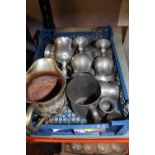 A TRAY OF PEWTER AND METALWARE ETC.