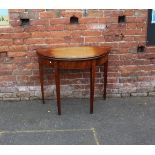 AN ANTIQUE MAHOGANY FOLD-OVER DEMI-LUNE CARD TABLE WITH INLAID DETAIL W-92 CM