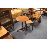 AN ANTIQUE MAHOGANY PEDESTAL TABLE WITH A BERGERE CHAIR (2)