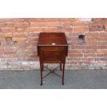 A GEORGIAN MAHOGANY DROPLEAF TABLE / CABINET ON SLENDER SUPPORTS H-77 W-71 CM