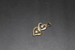 A 9 CARAT GOLD AND DIAMOND DOUBLE HEART PENDANT, APPROX WEIGHT 1.4G