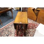 A MID 20TH CENTURY SOLID OAK DROPLEAF TABLE