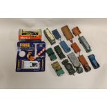 A BOX OF VINTAGE DIE CAST TOY CARS TO INCLUDE DINKY EXAMPLES