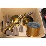 A BOX OF METALWARE TO INCLUDE A TRENCH ART VASE DATED 1918, BRASS CANDLE STICKS ETC