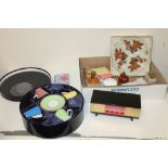 A BOXED ROYAL WORCESTER HARLEQUIN COFFEE SET TOGETHER WITH A SMALL TRAY OF COLLECTABLES TO INCLUDE