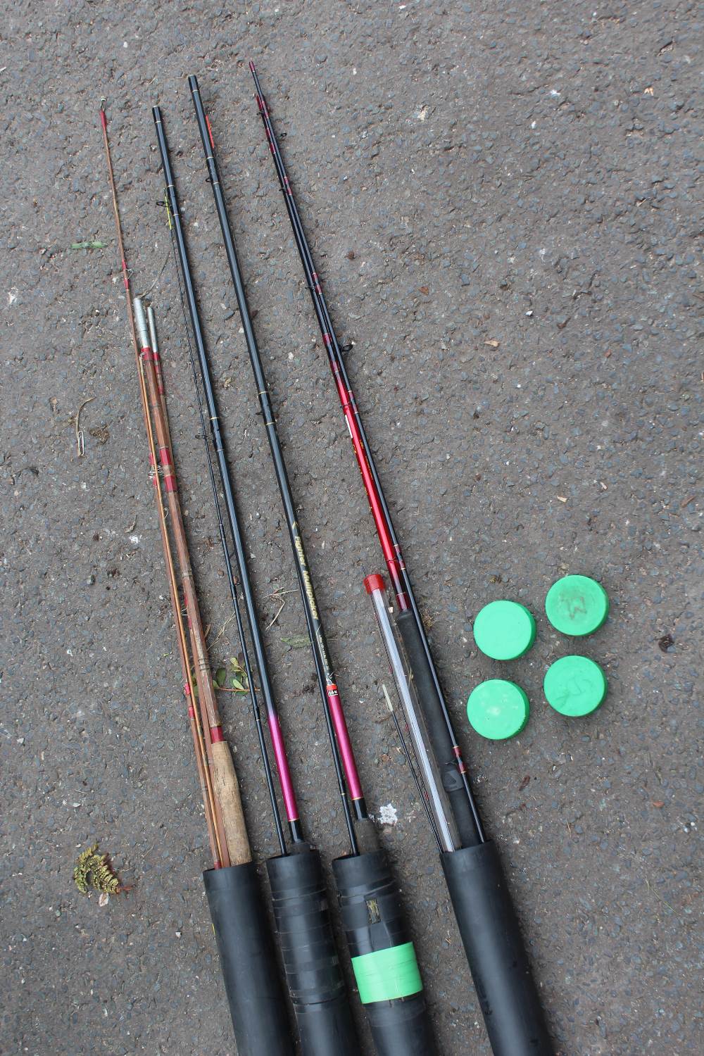 A QUANTITY OF FISHING EQUIPMENT AND RODS TO INCLUDE VINTAGE HEX CANE ROD, D.A.M RODS AND A - Image 7 of 7