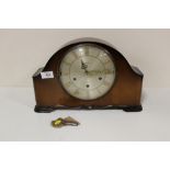 AN OAK CASED TEMPURA MANTEL CLOCK