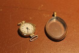 A VINTAGE YELLOW METAL CASED LADIES WRIST WATCH TOGETHER WITH AN ANTIQUE YELLOW METAL BEVEL GLASS