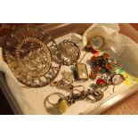 A BOX OF SILVER AND COSTUME JEWELLERY TO INCLUDE A SILVER AND ENAMEL BRACELET, SILVER DRESS RING