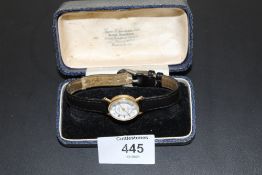 A LADIES 9 CARAT GOLD SOVEREIGN WRIST WATCH