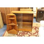 A RETRO TEAK ANGLED BOOKCASE AND CORNER CABINET, H-84 W-89 CM NOTE- ONLY ONE PIECE OF GLASS IN