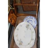 A TRAY OF VINTAGE MEAT AND SERVING PLATES, TOGETHER WITH A SMALL WOODEN RACK AND TWO PICTURES