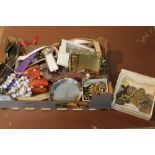 A QUANTITY OF ASSORTED COSTUME JEWELLERY