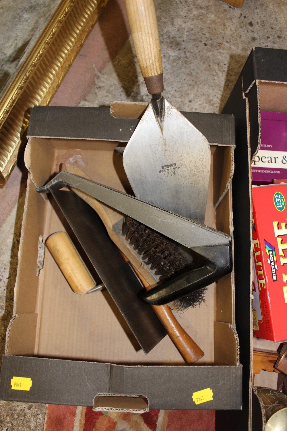 A TRAY OF METALWARE TO INCLUDE PEWTER TANKARDS TOGETHER WITH A SMALL QUANTITY OF TOOLS - Image 3 of 5