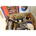 A TRAY OF COLLECTABLES TO INCLUDE MILITARIA, BRASS SHELL CASES, COINS AND ROYAL MEMORABILIA