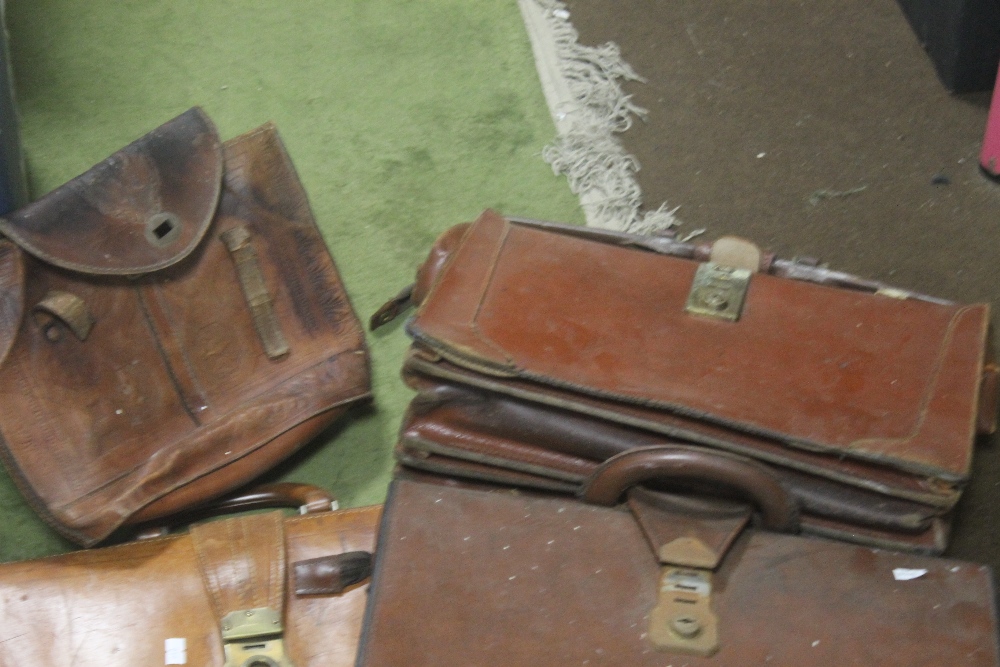 A QUANTITY OF VINTAGE LEATHER SATCHELS (8) - Image 7 of 7