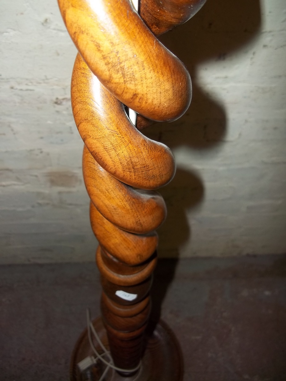 A CHUNKY OPEN TWIST FLOOR STANDING LAMP - Image 6 of 6