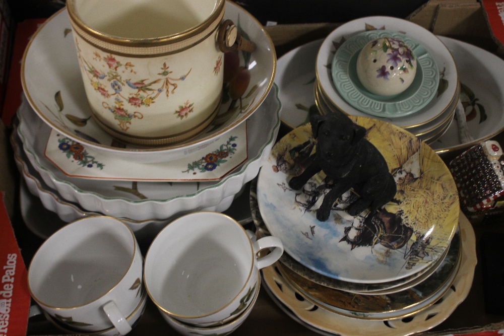 FOUR TRAYS OF ASSORTED CERAMICS TO INCLUDE ROYAL WORCESTER EVESHAM (TRAY NOT INCLUDED) - Image 7 of 7