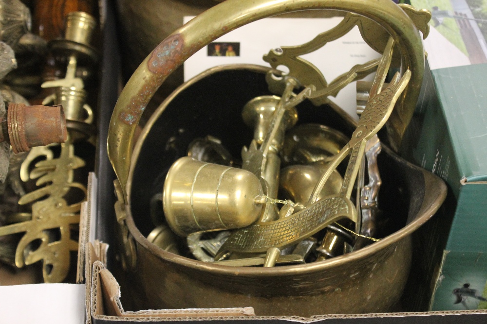 TWO TRAYS OF METALWARE, MAINLY BRASS (TRAYS NOT INCLUDED) - Image 5 of 6