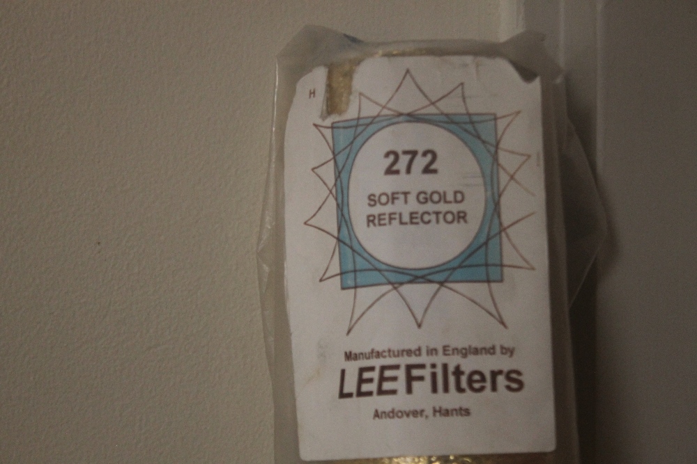 A LEE FILTERS 272 SOFT GOLD REFLECTOR ROLL - Image 4 of 5