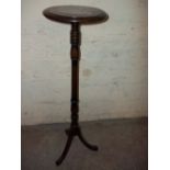 AN ANTIQUE HARDWOOD TORCHERE PLANT STAND