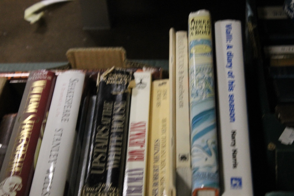 THREE TRAYS OF MISCELLANEOUS BOOKS (TRAYS NOT INCLUDED) - Image 5 of 7