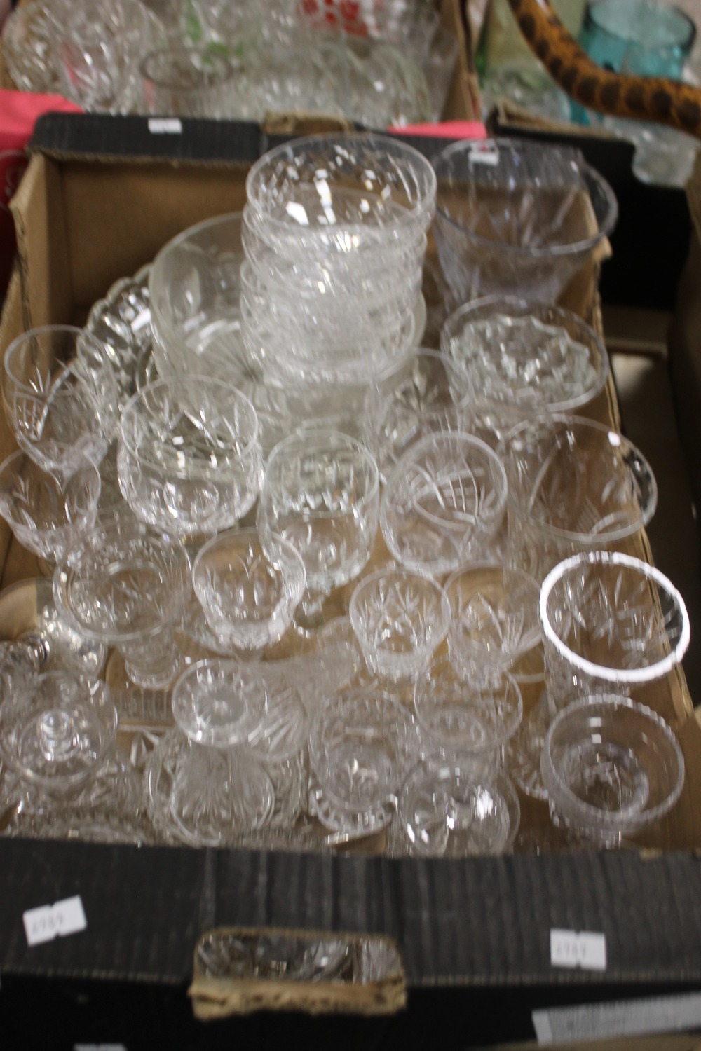 A TRAY OF ASSORTED GLASSWARE (TRAY NOT INCLUDED)