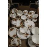 A TRAY OF CERAMICS TO INCLUDE ROYAL ALBERT 'OLD COUNTRY ROSES' (TRAY NOT INCLUDED)