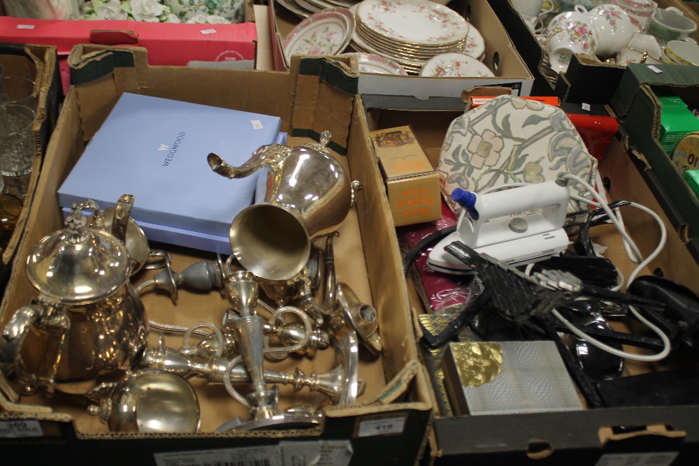 TWO TRAYS OF SUNDRIES TO INCLUDE METALWARE, CERAMICS ETC. (TRAYS NOT INCLUDED)